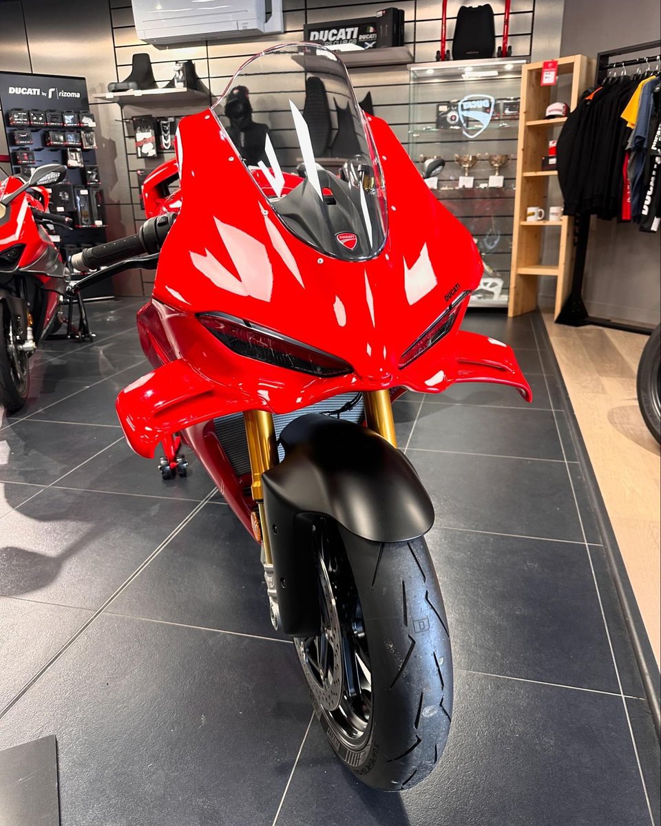 Thomas, le mec qui parle tjrs de moto là tweet media