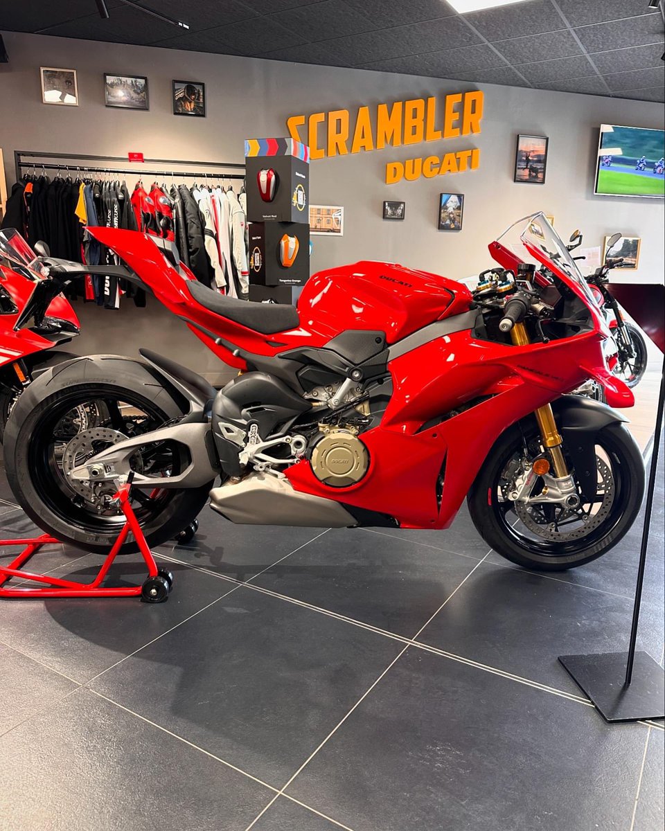 Thomas, le mec qui parle tjrs de moto là tweet media