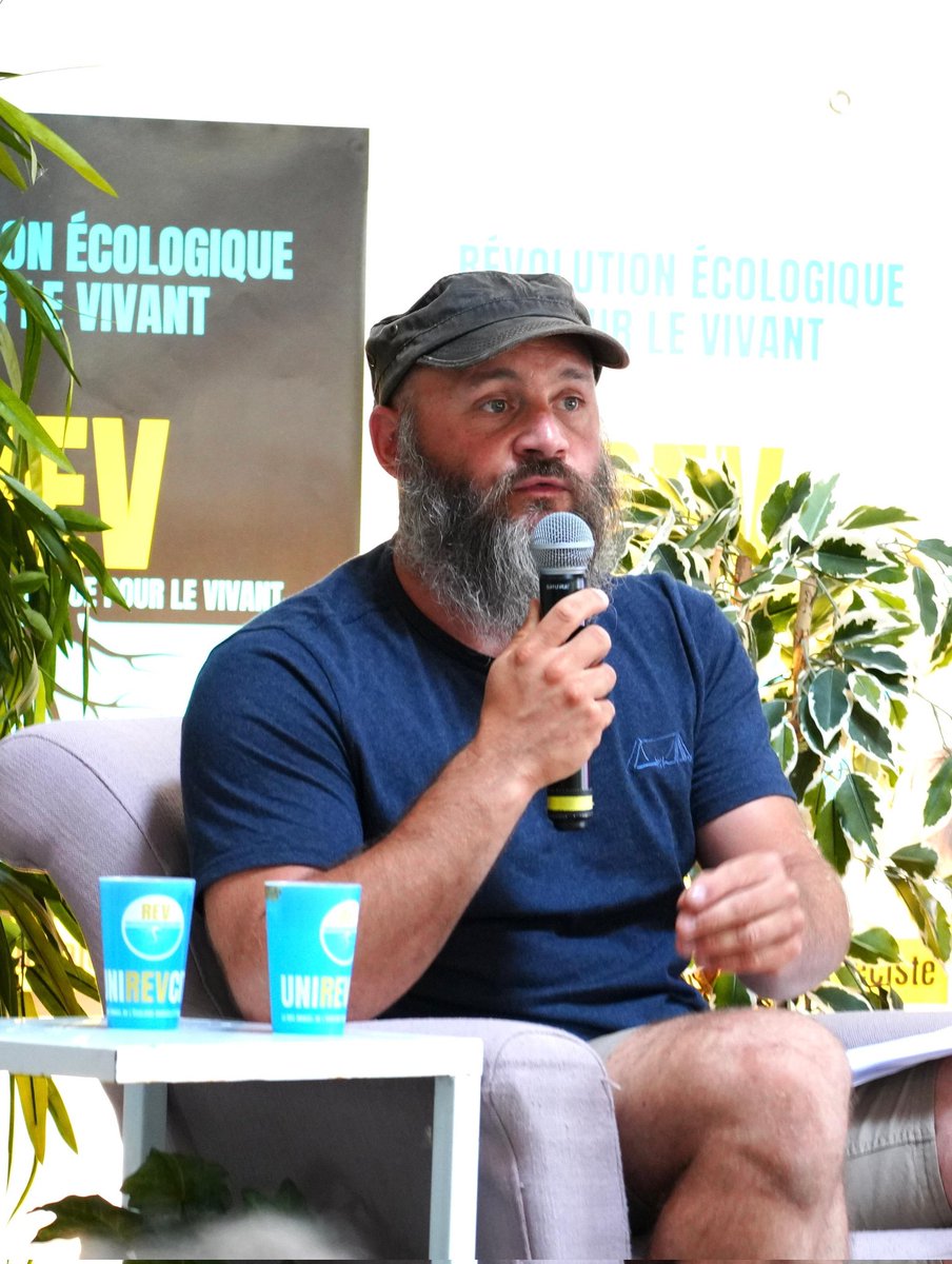Quelle meilleure façon de clôturer l'UniREVcité, ciblée par des opposants à l'écologie durant 3 jours, que par une table ronde sur les pratiques mortifères de la FNSEA et de l'agrochimie ?
Merci à Y Nhi Tran de <a href="/VietnamDioxine/">Collectif Vietnam-Dioxine</a>, <a href="/laura_valleeh/">Laura_Vallée-Hans</a> (ingénieure agronome), et Élie