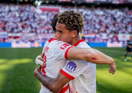 RBLeipzig_EN's tweet image. Comeback of the day!

After his knee surgery at the end of July, Christoph #Baumgartner returned to the pitch in the game #RBLBOC !

Our number 14 came on as a substitute for @LoisOpenda in the 86th minute.

On Instagram, Baumi writes:
"It's a great feeling to be back on the