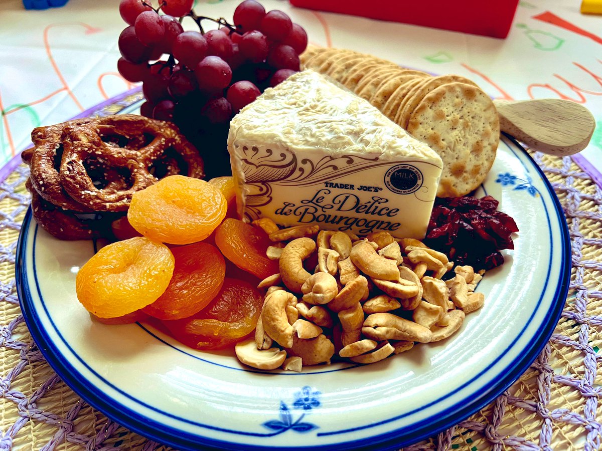 LeighTobes's tweet photo. 🧀You deserved a #cheeseplate made by #SweetD on your 🎁; however, we had eaten so much other food! first day off on #birthdayweekend🎆: Délice de Bourgogne, #grapes🍇, Carr’s pepper table water, dried cranberries, cashews, apricots @NutsFamily, Firehook crackers & #pretzels🥨. https://t.co/tLyiId9QQw