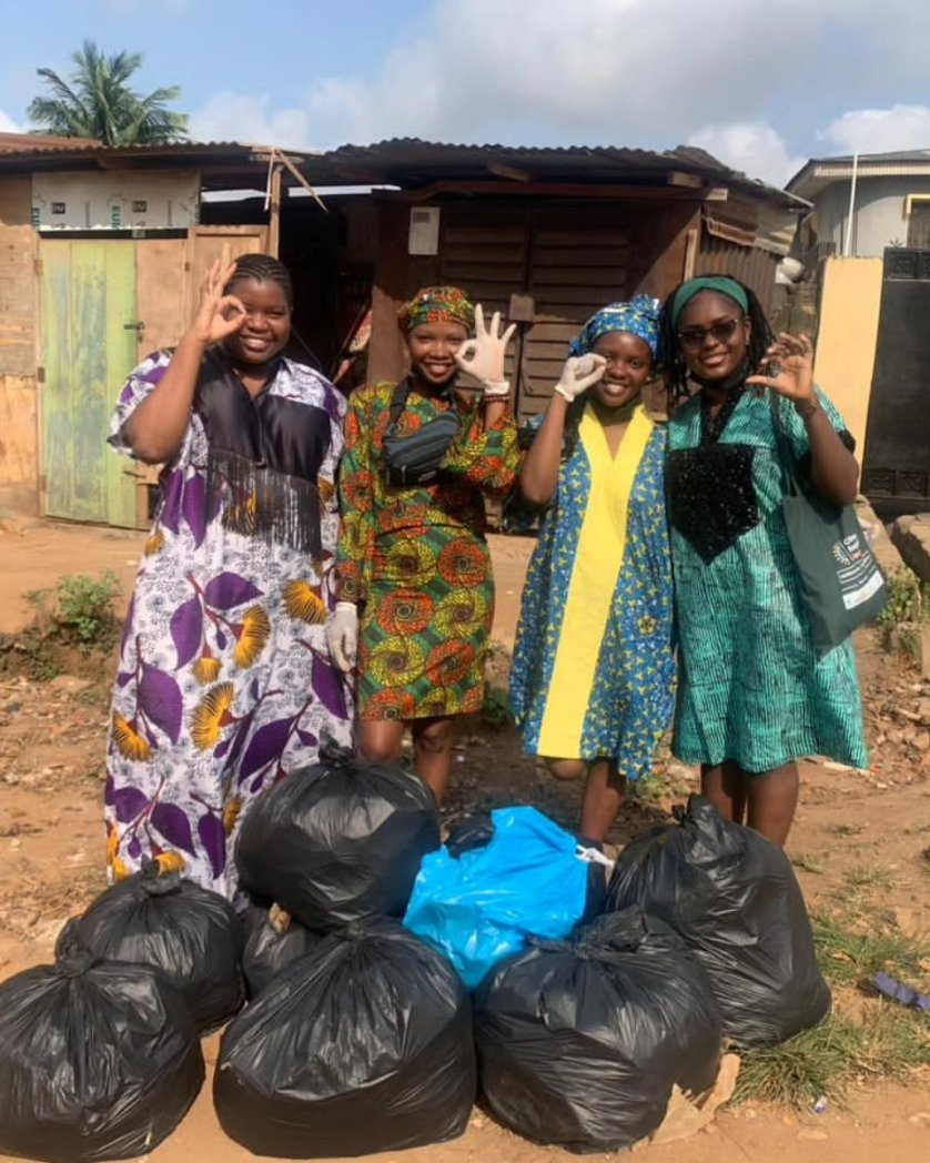 ploggingnigeria's tweet photo. Our beautiful Ipaja Ploggas at the Indigenous Plog in commemoration of World Indigenous Peoples Day. ๐๐
#IndigenousPlog
#WorldIndigenousPeopleDay
#WeKeepFitToKeepClean
#FitPeopleInCleanCommunities
#PloggingNigeria https://t.co/BT3SJ3TwMJ