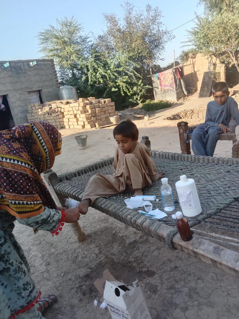 PrgramNational's tweet photo. District Naseerabad: Lady Health Workers conducting sessions at community level and performing nutritional and integrated health services @UNICEF_Pakistan @HealthDepartme5 @JatoiImi @DrSaba11 @antenehgminas @InayatGhazala @WFPPakistan https://t.co/7T2ZJ8GBmI