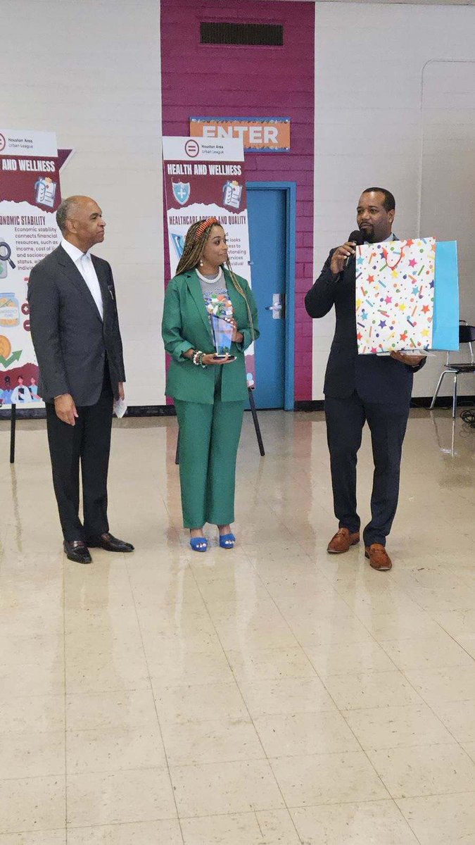 SherreeIAm's tweet photo. It was an honor to be recognized as an Educator Champion by the @HouUrbanLeague . I will always stay true to doing the work that I was called to do! @AldineISD had 3 recipients and let’s just say “ain’t nothing but a #jthing baby”😆😄@kojessie @KimJenk1 #AldineImpact https://t.co/2ko0SGaNVj