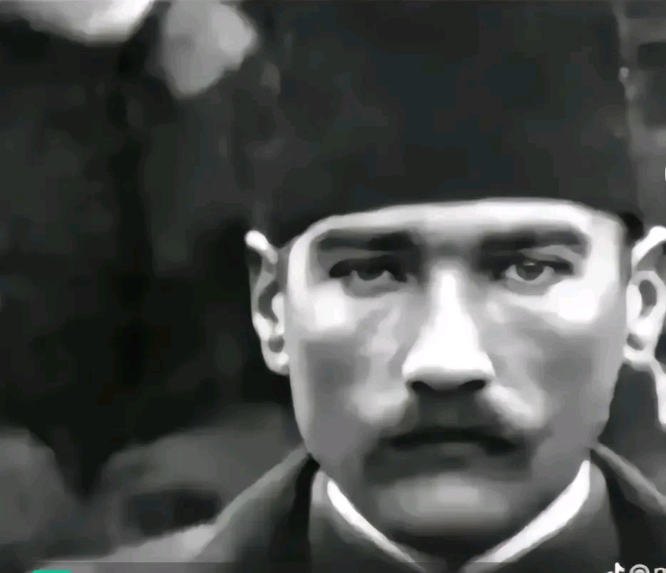 Milliyetçi ve tehlikeli bir niteliğe sahip. 
"Ve çok zeki !"
İngiliz İstihbarat Raporları
3 Ekim 1919...