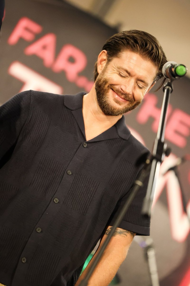 Our visit to Indy is in its last day: thank you to all who made this show trend! 

The boys are looking good and ready to entertain their legion of fans: thanks to all for being with us!

#SPNIndy