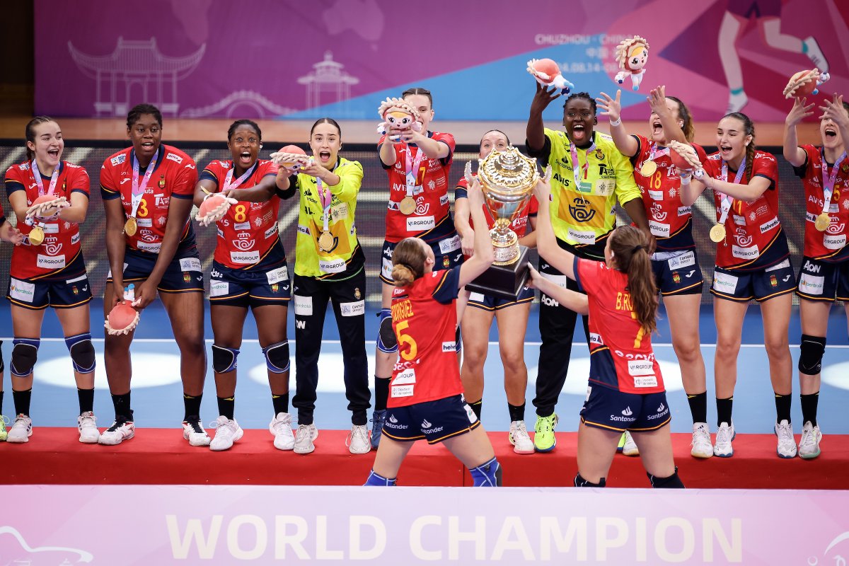 RFEBalonmano tweet media