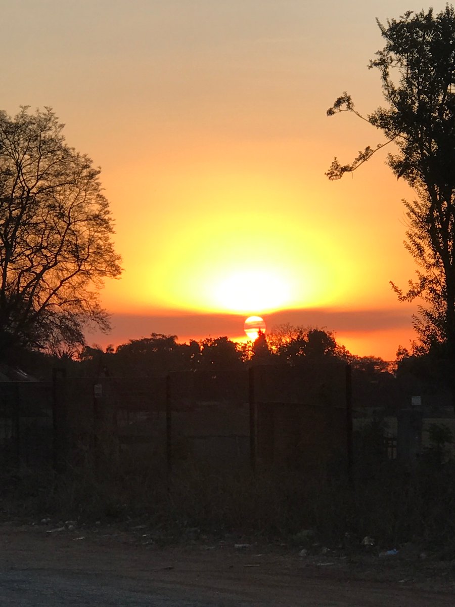 AdventuresRoyal's tweet photo. Chasing sunsets 🌅 

#Harare https://t.co/9afRtDMsuY