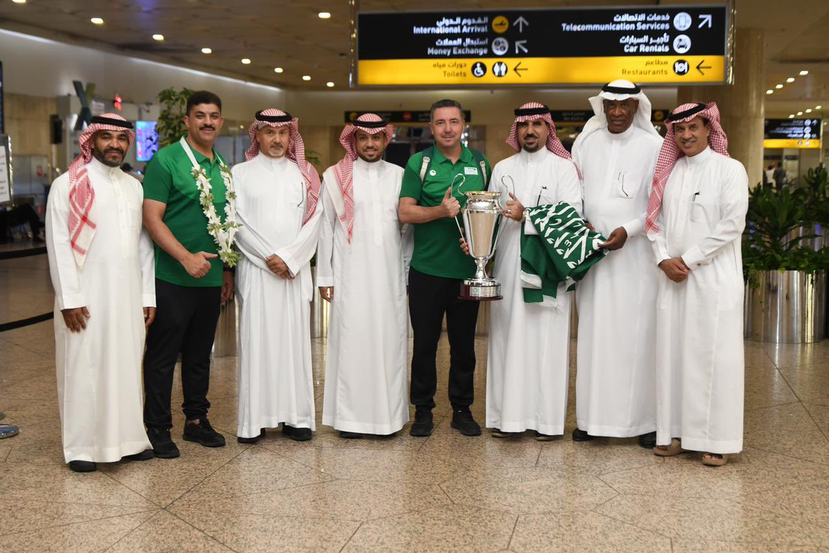 تشرفنا اليوم باستقبال أبطال غرب اسيا للكرة الطائرة برفقة عضوا مجلس ادارة الاتحاد السعودي للكرة الطائرة 
كفو أبطالنا🇸🇦