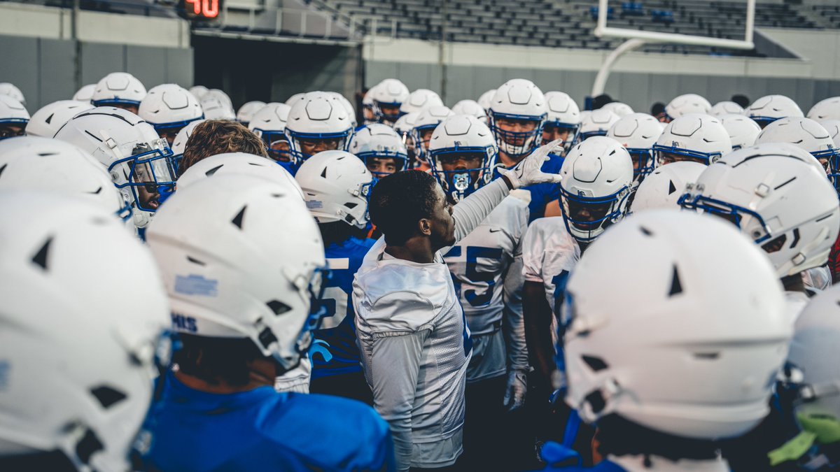 MemphisFB's tweet photo. Together.

#ALLIN | #GoTigersGo https://t.co/4R81J4WGN2