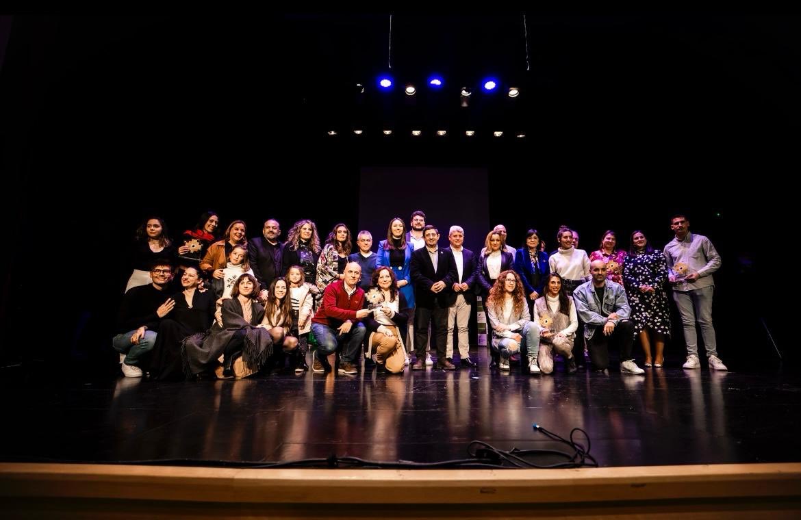 Diputación de Jaén (@dipujaen) on Twitter photo 🏆 #Torreperogil acogerá la celebración de la II Gala de Premios <a href="/jaenicolascuchi/">jaenicolasoficial</a>
🗣️ La diputada de Igualdad y Juventud <a href="/Mariadruizs97/">María Dolores Ruiz Sánchez</a> resalta que “estos galardones ponen en valor el talento de la juventud jiennense, presente en todos los municipios”
👉 acortar.link/Cozz4P 🏆 #Torreperogil acogerá la celebración de la II Gala de Premios <a href="/jaenicolascuchi/">jaenicolasoficial</a>
🗣️ La diputada de Igualdad y Juventud <a href="/Mariadruizs97/">María Dolores Ruiz Sánchez</a> resalta que “estos galardones ponen en valor el talento de la juventud jiennense, presente en todos los municipios”
👉 acortar.link/Cozz4P