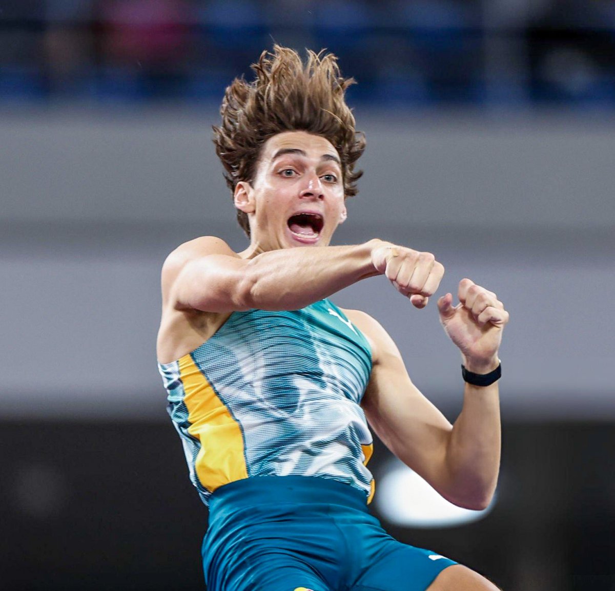 6.26m!!
WORLD RECORD!!!!!🤯🔥

Mondo Duplantis 🇸🇪 has just broken the World Record in the men's Pole Vault at the Silesia Diamond League!

He breaks the Pole Vault World Record for the 3rd time this season.

What a man!!