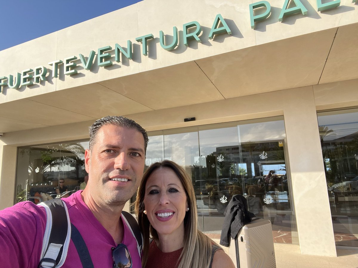 rafaluque75's tweet image. Día 11: Seguimos disfrutando de #Fuerteventura #MorroJable, este es el 9º año consecutivo que venimos al @IBEROSTAR Fuerteventura Palace, nos sentimos en casa…gracias a Fernando, Vega, Zaqui, Martín, Aliu, Martínez, Miguel..e Ismael, por todo lo que hacéis por nosotros.