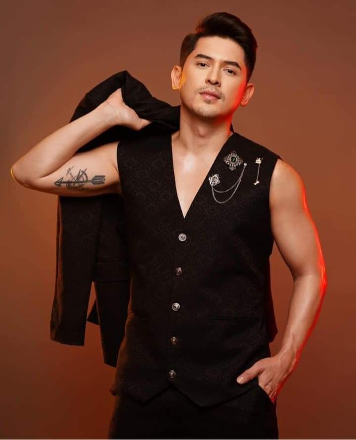 GlitterChannel8's tweet photo. #GlitterChannel --- Ahron Villena Accuses Veteran Director of Exploitation in Cryptic Instagram Post

Full Story on Glitter Channel FB Page 

BY ALEXA TORRES
GLITTER ENTERTAINMENT CHATTER 

Photos Ahron Villena IG https://t.co/Bi66R0TTEc