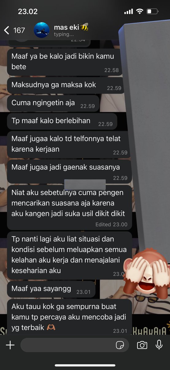 unicrxn's tweet photo. malem ini dia nyebelin bgt gatau kenapa, bener2 aku dicecer cuma grgr mau beli kerudung doang gajelassss😠 https://t.co/8hWjYluFl5