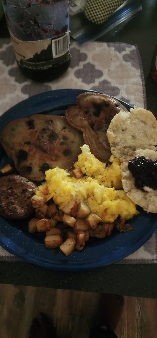 Good morning https://t.co/CezWN17Xpr