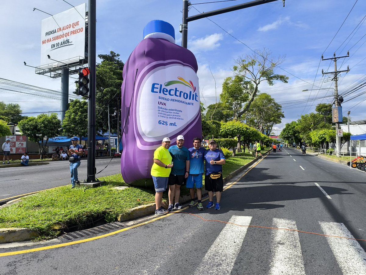 drmanuelvela503's tweet photo. #DomingoSaludable con los amigos y colegas @DrPineda503 @drjcastro503 y @drmoscoso503 🏃🏻
Únete a mejorar tu estilo de vida, por lo demás, te esperamos en @curarte503.
#Doctores503
#DrMV
#MedRunners https://t.co/AsZ2ByZ140