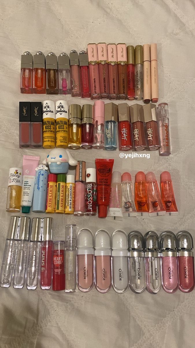 girlyemii's tweet photo. lip gloss collection https://t.co/iPDXhuzzHX