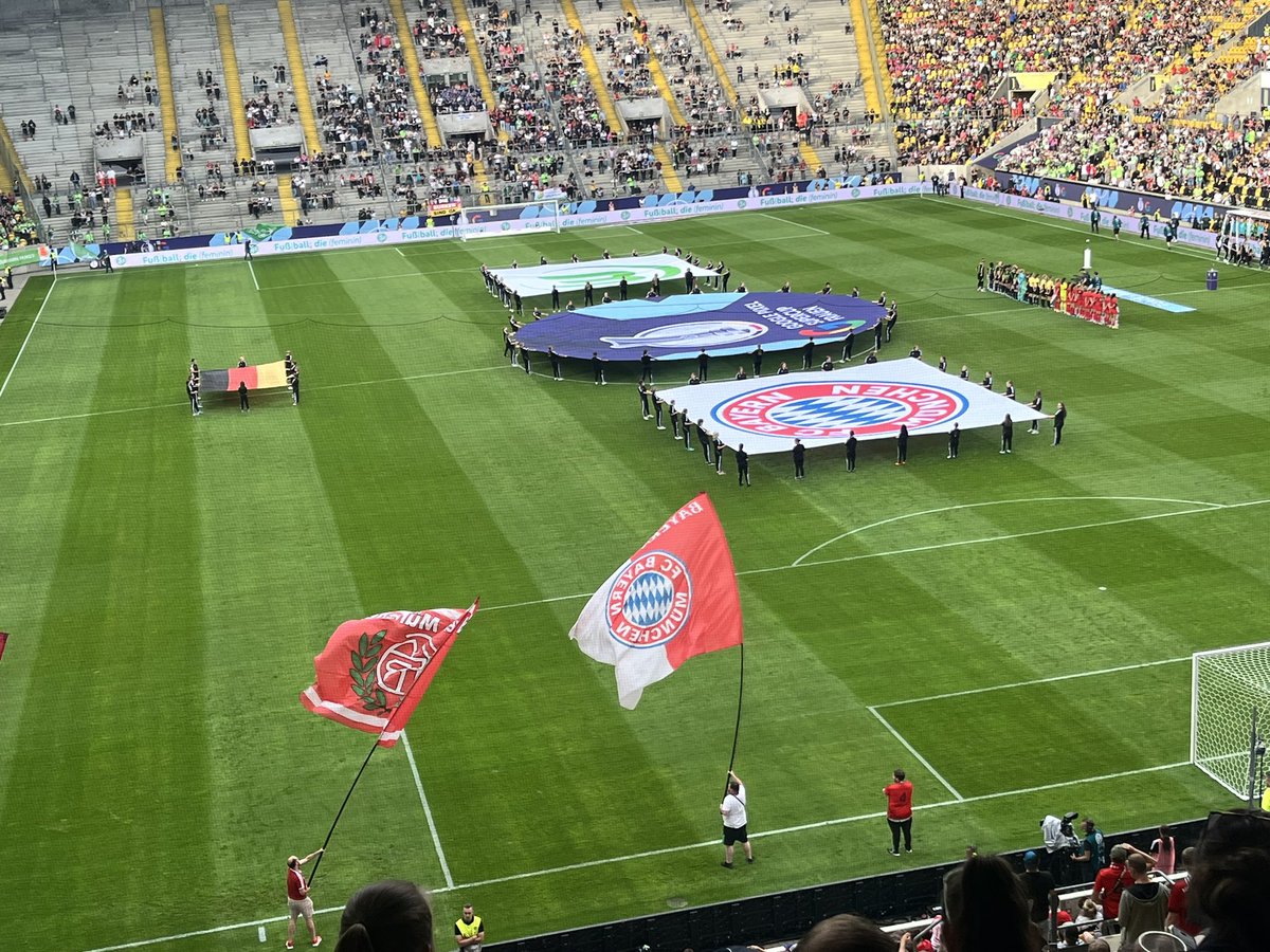 Ich bin fūr die Schiedsrichterinnen.