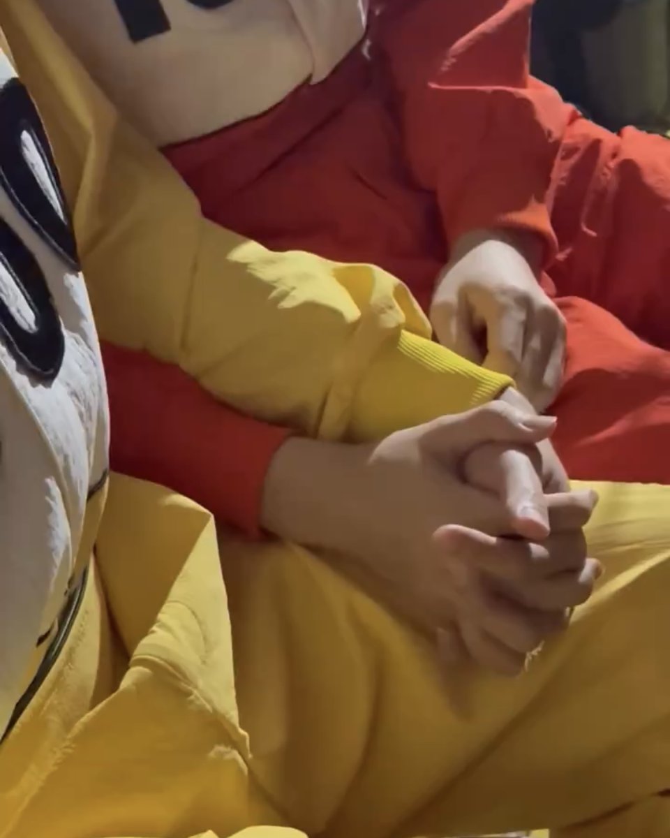 : ยังเขินอยู่หรอ
: ตลอดไป