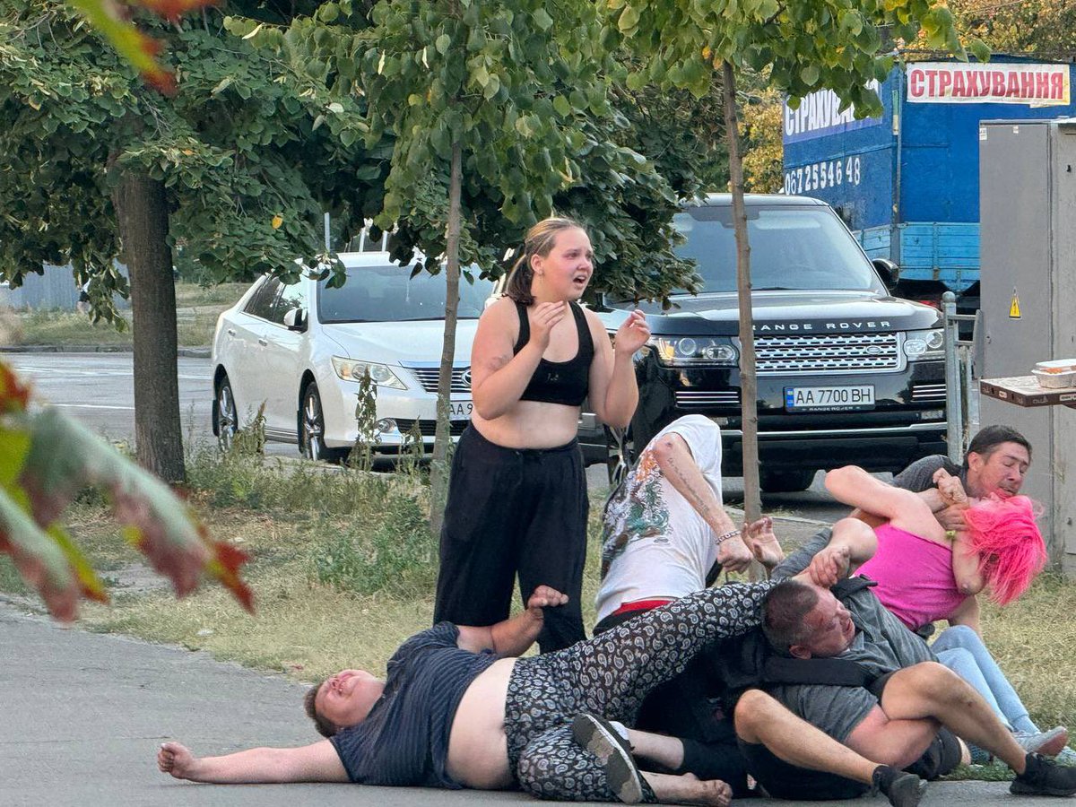 antonohaio's tweet image. Звичайний день на Дарниці