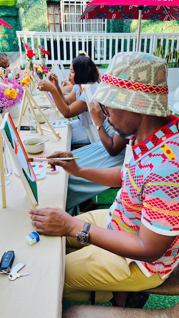 oupapilane's tweet image. 34 On Saturn

I had such an amazing Sunday afternoon being Picasso.  Next Sip and Paint will be hosted in September