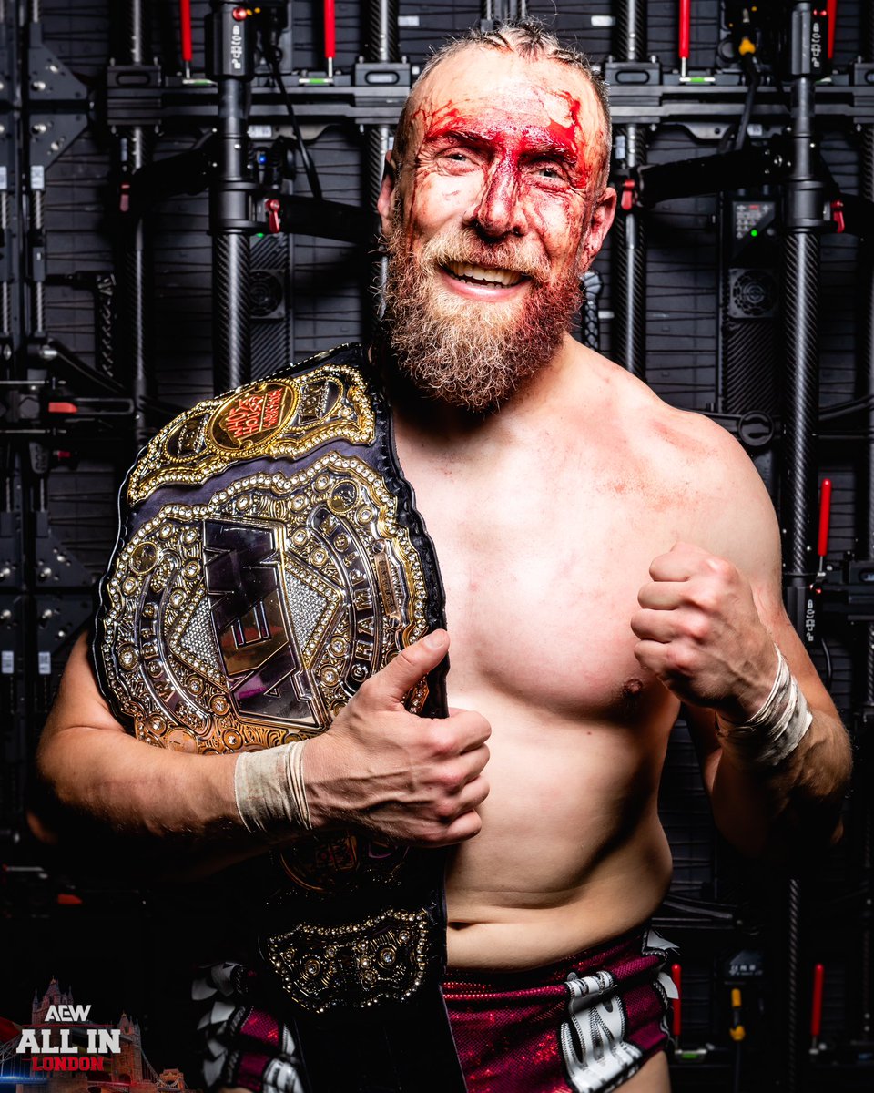 NEW #AEW World Champion <a href="/bryandanielson/">Bryan Danielson</a> with his family
#AEWAllInLondon