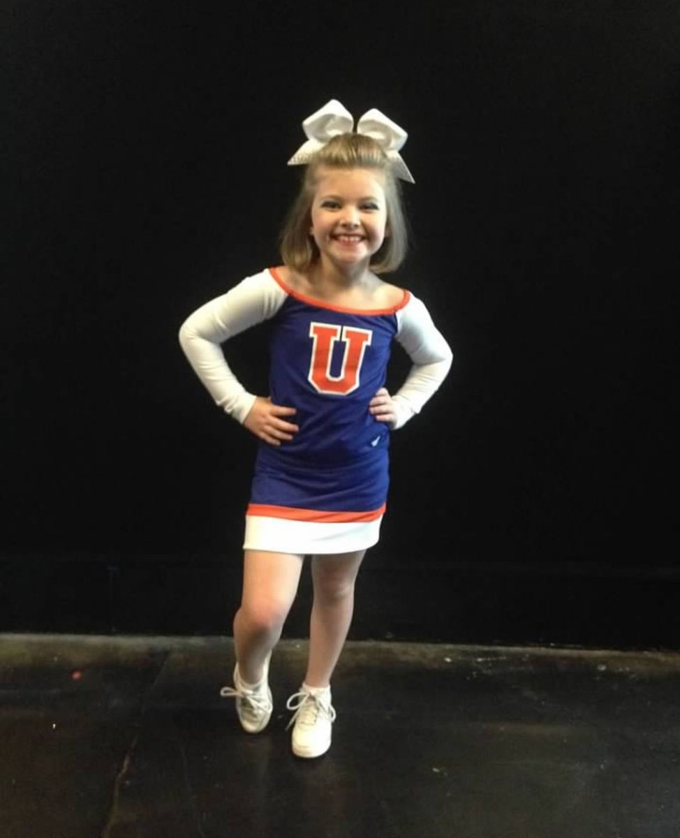 At one point in time we had a cheerleader! ⁦<a href="/cjstuhr/">cameron stuhr</a>⁩ #seniorsunday