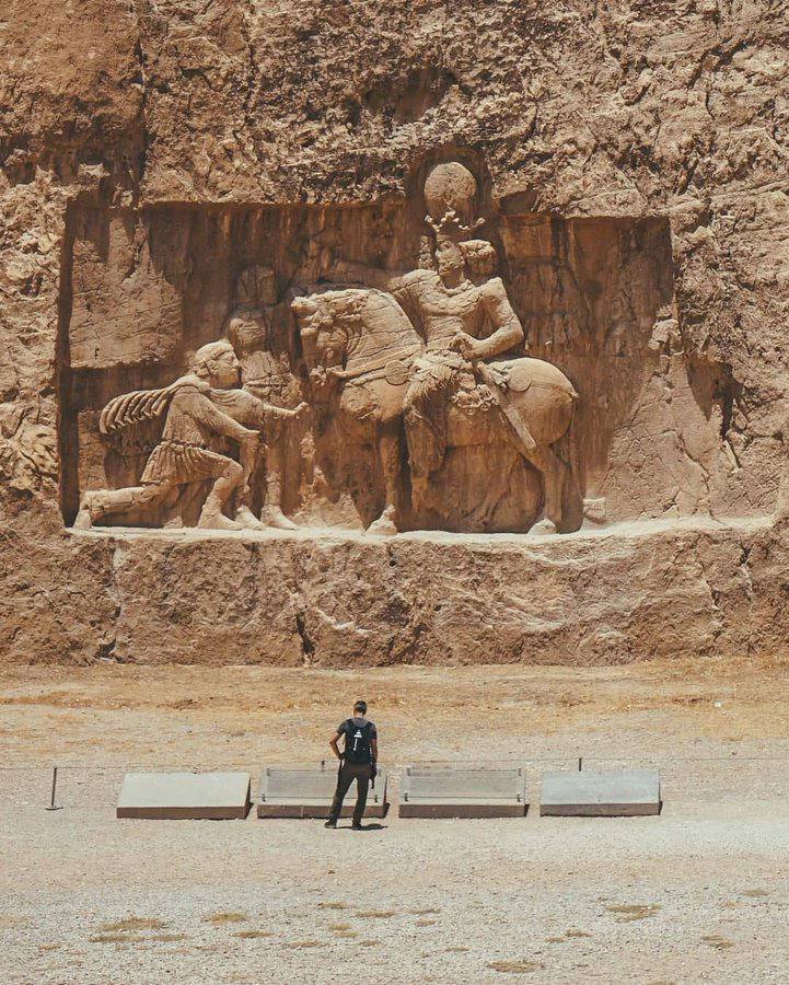 Minaei_izad's tweet image. فکر کن اگه پولی که خرج جنگ با روم کرد رو صرف رفاه مردم ایران میکرد رومی ها چه ایران مرفه و پیشرفته ای رو فتح میکردن