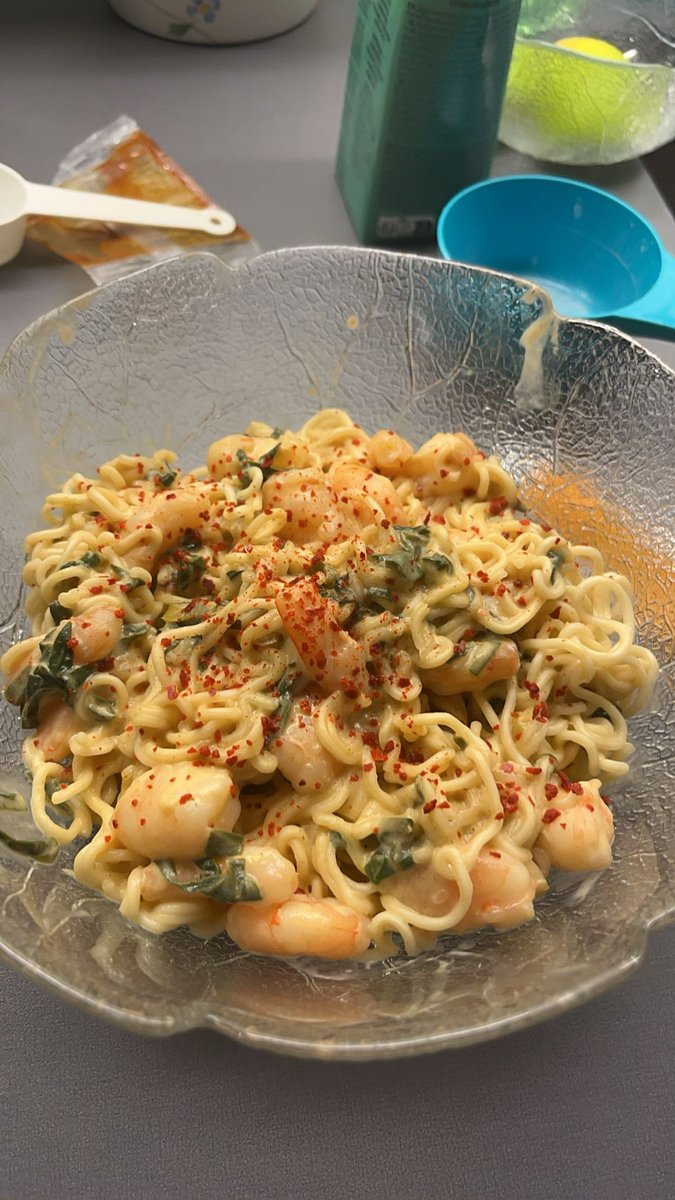 ell3cals's tweet photo. 589 cal omad, doing 23hr fasts again (red curry with noodles, shrimp, bok choy and chili) https://t.co/1ZONTq3Jun