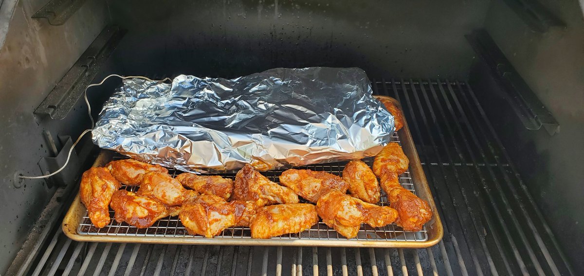 grumpy_old_tech's tweet image. Time to fire up the Pit Boss. Chicken wings and ribs for dinner tonight. No wonder I'm fat