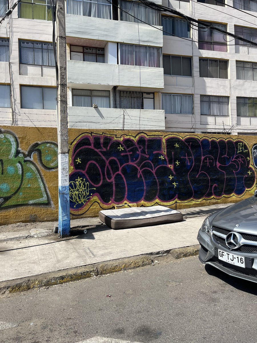 GalvezPia's tweet photo. Estás fotos son de hoy al medio día, la primera foto es frente a Café Darwin y la segunda es frente a la Copec del balneario. Es impresionante el abandono de la ciudad, del centro ni hablar! #Antofagasta https://t.co/K8EvWmIwE7