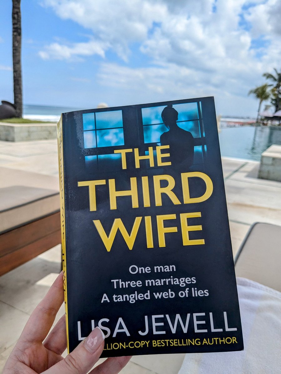 Cookwithabook's tweet photo. Had a busy year which has really impacted my reading but managed to get through a few, including this one, on my honeymoon last week. Bali and a book, couldn't have been more perfect. https://t.co/m2YkOcuxh3
