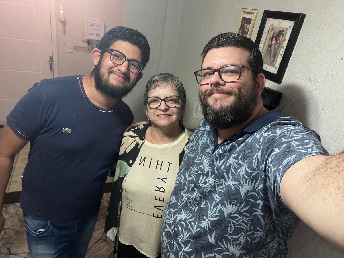 gilproque's tweet image. Nem acredito que almocei no meu aniversário ao lado da minha mãe e do meu namorado! E que ela ainda o convidou pra voltar e tomarem um café antes dele voltar pro Paraná! Tô tão feliz! 😍