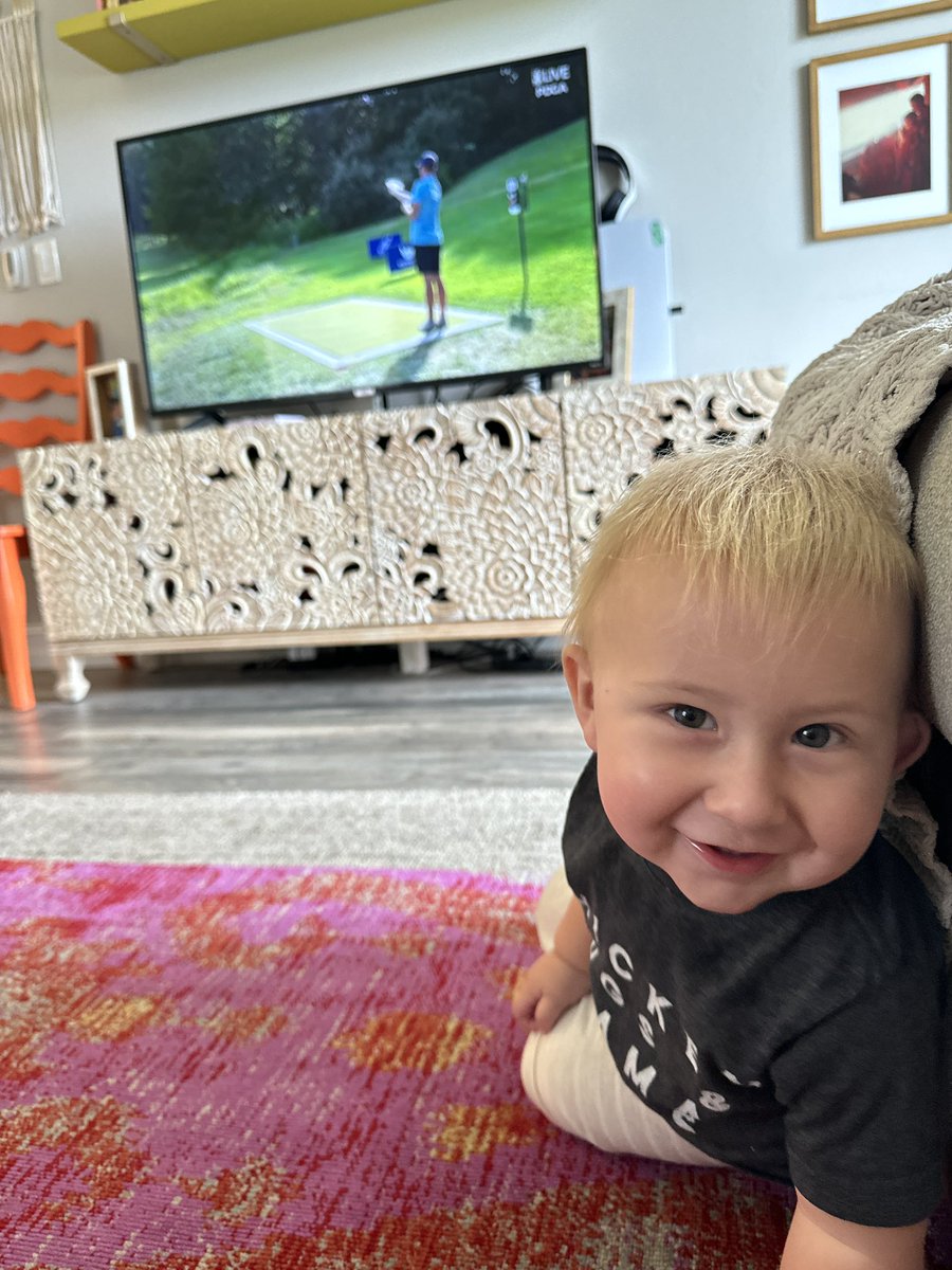 leocompass's tweet photo. Watching worlds with the future 2042 world champion! #PDGA271723 #pdga #worlds #parplastics https://t.co/hsS6qe3BDc