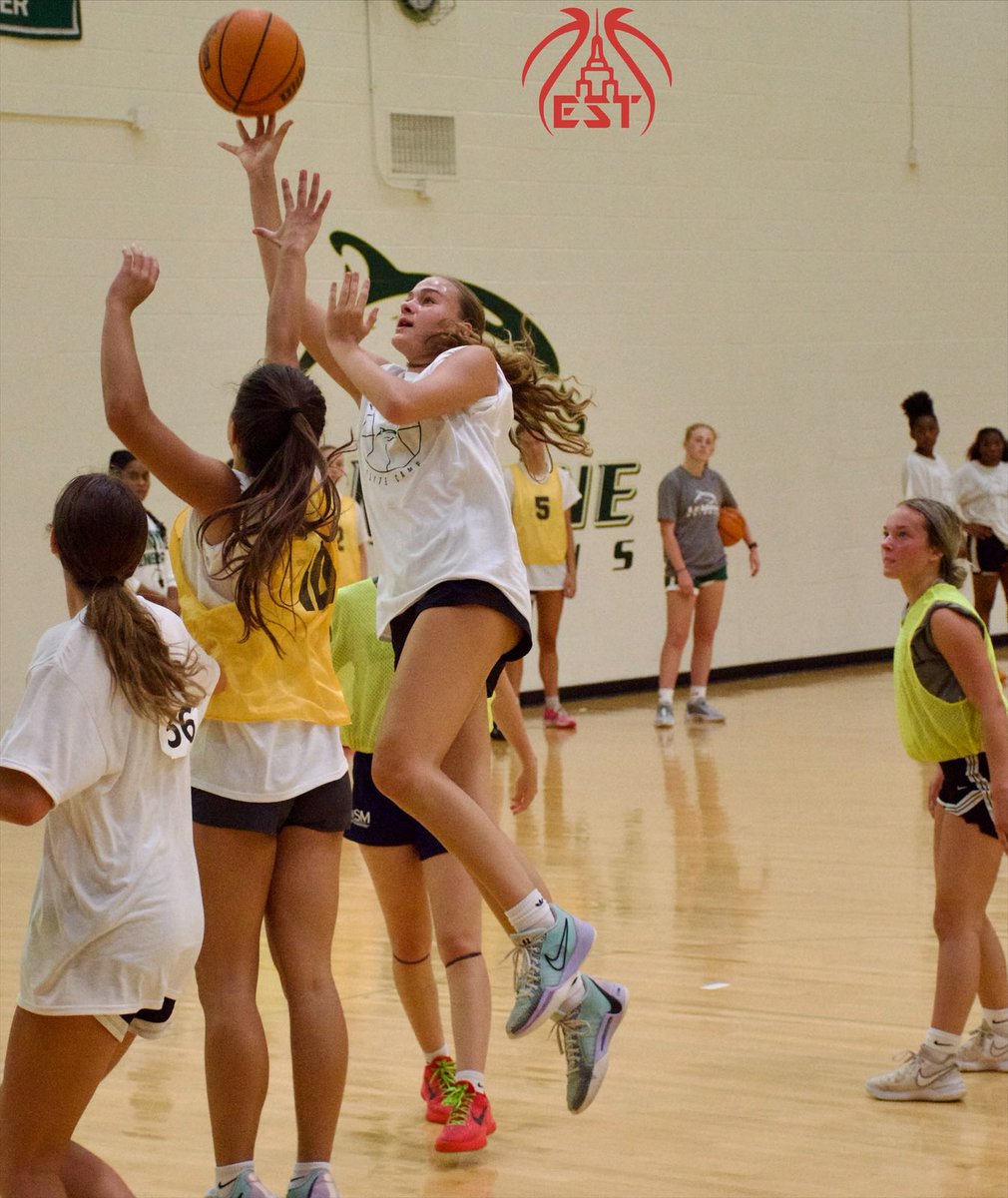 Whether it was at Scranton a couple years ago or Syracuse now, always enjoy checking out a <a href="/NickDiPillo/">Nick DiPillo</a> camp day. Lot of time competing, right amount of players, talent pool that made sense. Many familiar faces &amp; a few new ones spending Sunday in the gym at <a href="/LeMoyneWBB/">Le Moyne Women's Basketball</a> 📸
