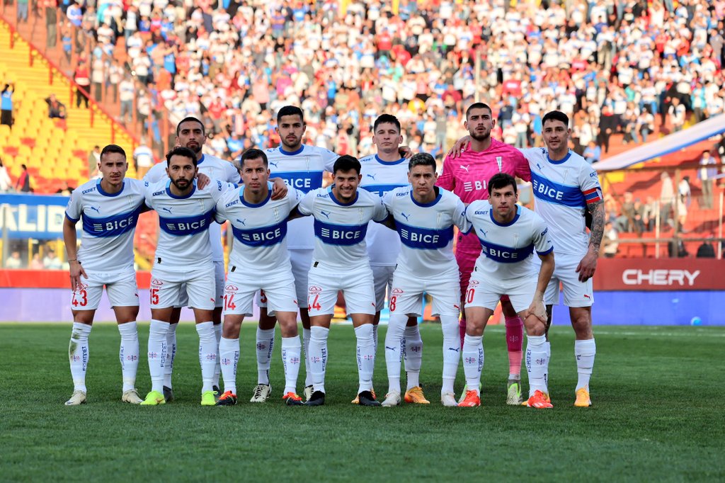 Universidad Católica se recupera y mantiene cerca al líder del campeonato.