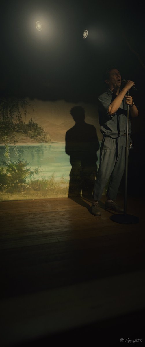 Stage Presence (TapForFull)

#AW2Photography #AW2PhotoMode 
#VirtualPhotograhy #PhotoMode #PC
#AlanWake2 #VGPUnite #VGPNetwork 
#Ultrawide #RTXOn #TwinPeaksVibes