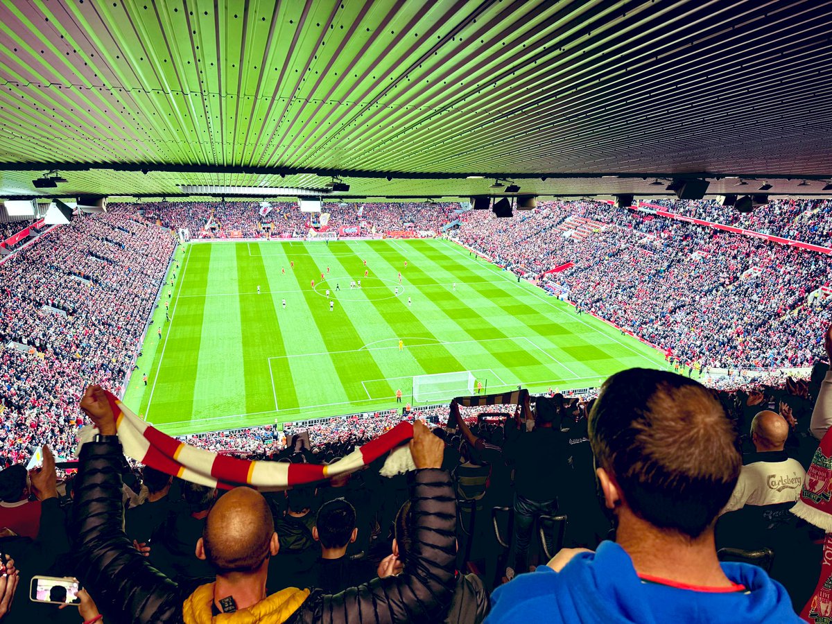 kevindraisey's tweet photo. Up The Reds โฝ๏ธ๐ด #LFCBRE https://t.co/ToouvvnzhB