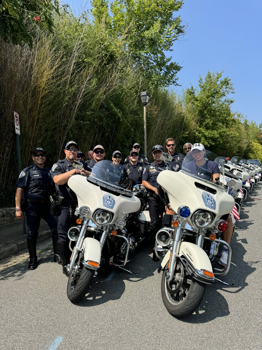 ArlingtonVaPD's tweet photo. Today, ACPD’s Motor Unit had the honor of escorting Olympic gold medalist Torri Huske to her Welcome Home Celebration! Huske, born and raised in Arlington County, returned home from the Paris 2024 Olympic Games where she won three gold medals and two silver medals. 🏅 https://t.co/pL09I2o4Ga