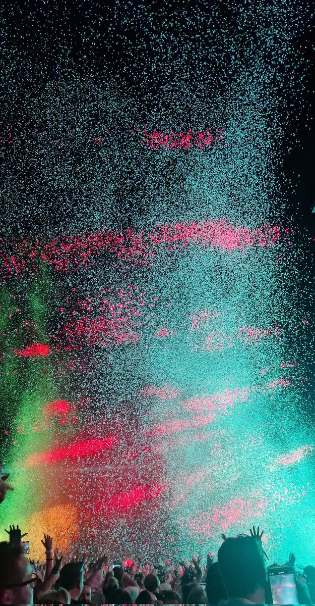 liviki99's tweet photo. Thank you for 6 amazing nights 💙
#ColdplayVienna #ColdplayDusseldorf
#ColdplayLyon
#ColdplayBudapest https://t.co/6lUbXHhxgK