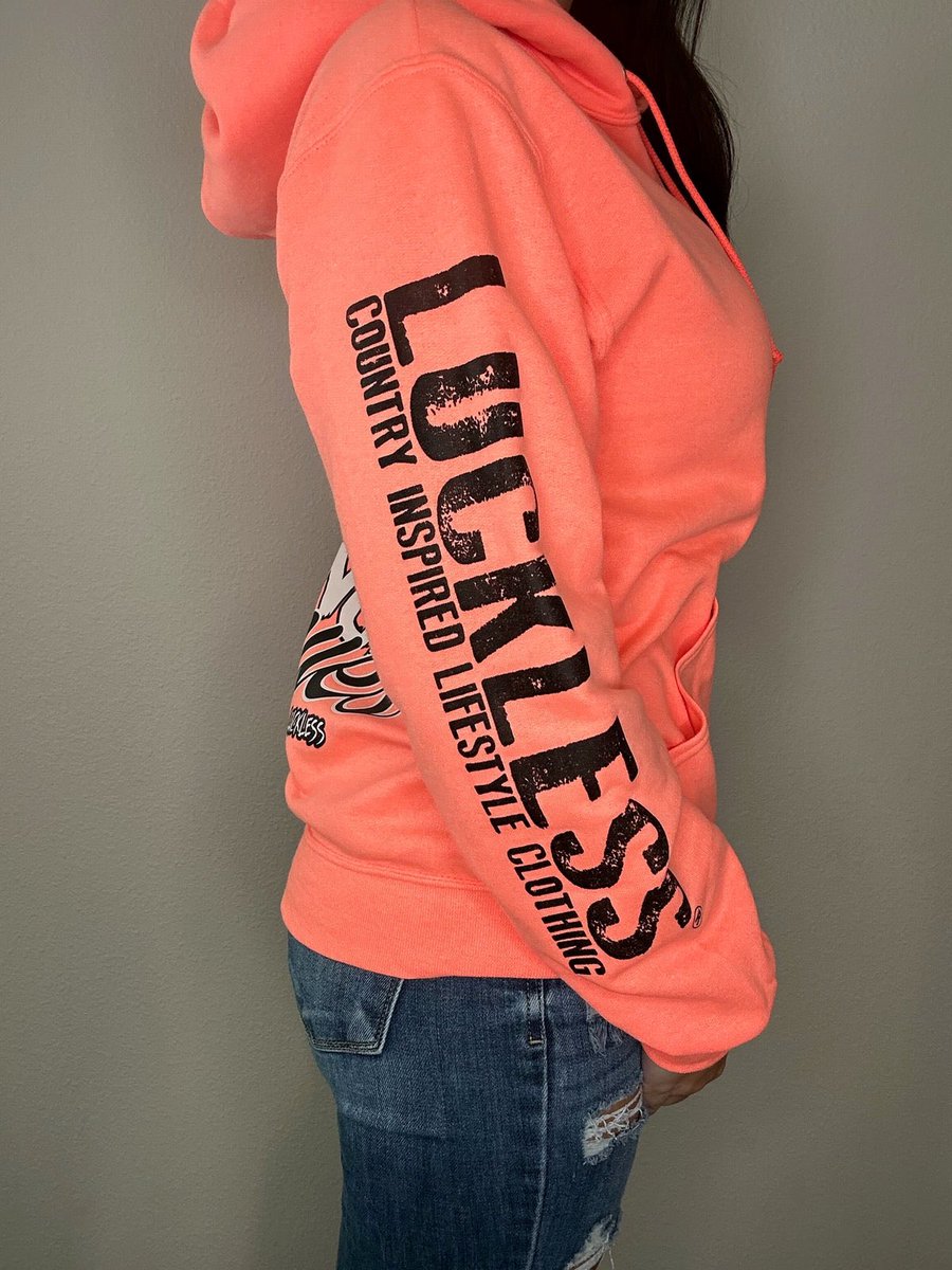 LucklessLife's tweet image. Sweet on the outside, but don't be fooled—there's a lil' bit of devil in these angel eyes. 😈✨ For the strong, sassy women who keep 'em guessing. #BlueCollarBabe #DevilInDisguise #UnapologeticallyYou

Get yours here: lucklessclothing.com/products/lil-b…