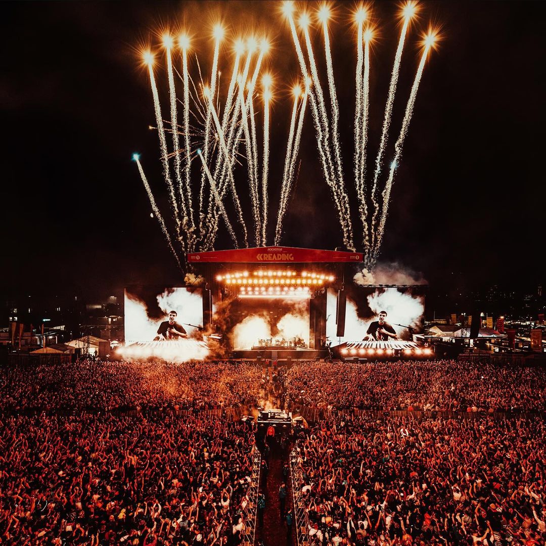 weraveyou's tweet photo. .@fredagainagain1's show at Reading Festival went mental! 🤯 https://t.co/Be7tMCNVyf