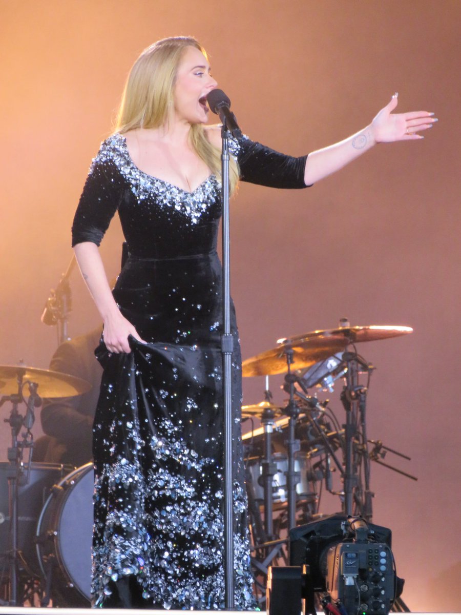 caroladevr's tweet photo. @Adele https://t.co/liGWnOIA3L