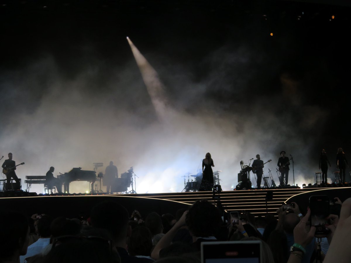caroladevr's tweet photo. @Adele https://t.co/liGWnOIA3L