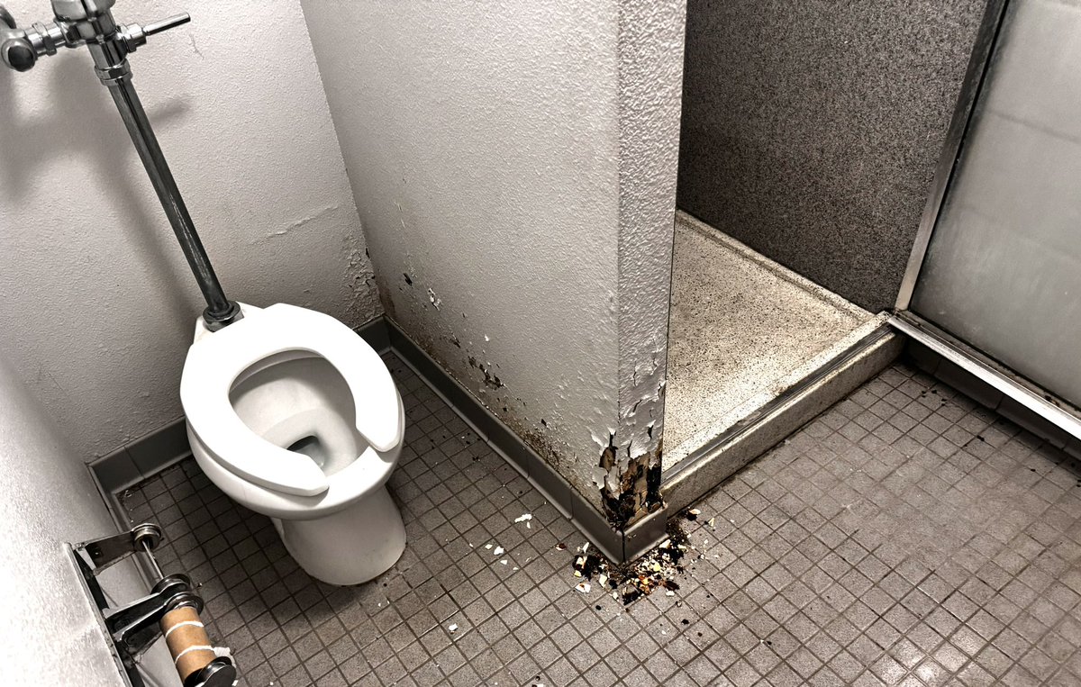 🚨🚨🚨🚨🚨🚨! 
My son is a Marine and I do not expect a 5 star hotel for him. He was assigned a barrick at Camp Pendleton that which has a written notice “DO NOT OCCUPY!” obviously due to mold, peeling the paint, which due to the age of the building would contain asbestos and