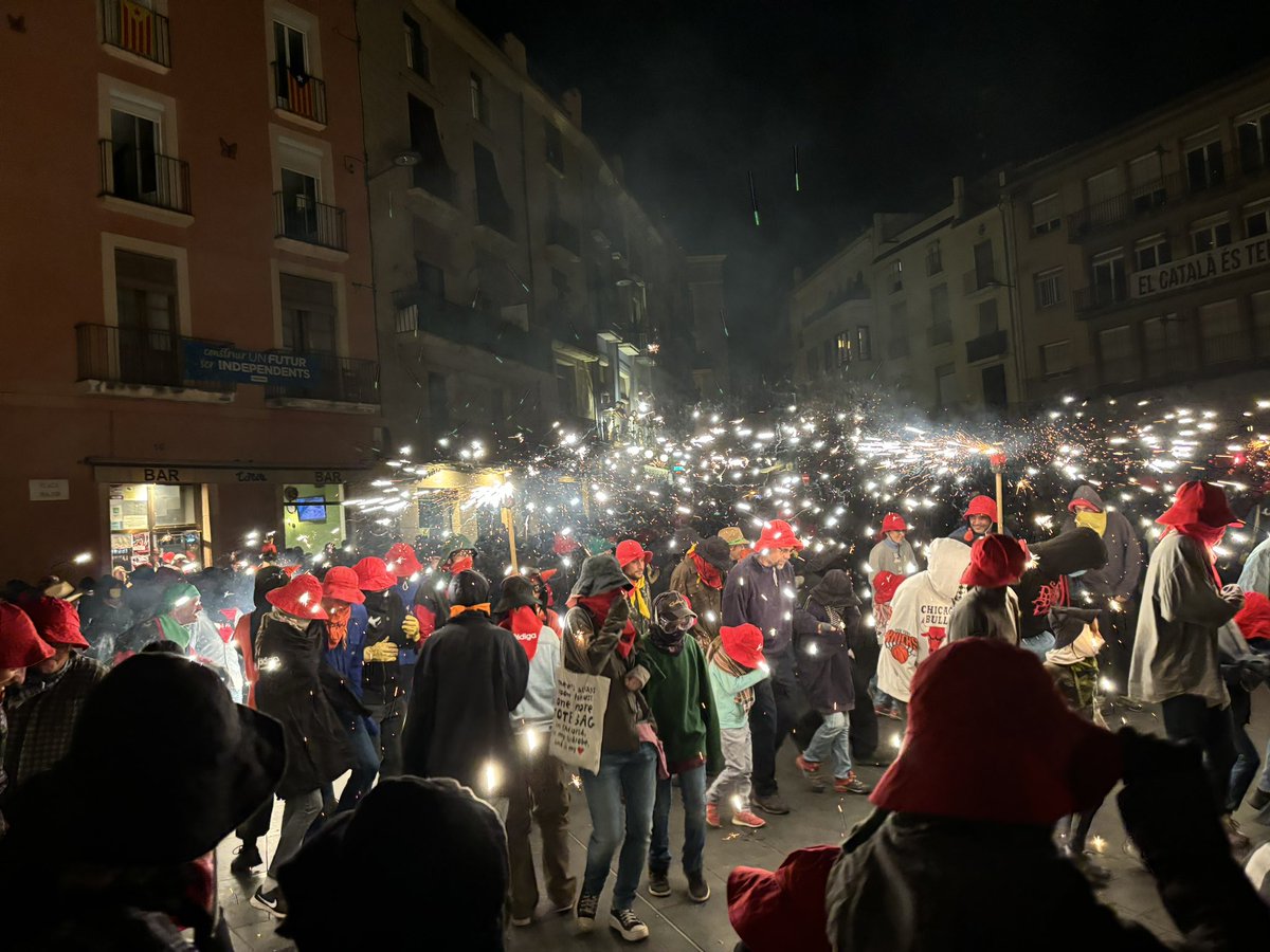 marc_aloy's tweet photo. Escalfem motors de la #FestaMajor de #Manresa amb una #Moscada i un #Correfoc infantil molt participats!
🔥 Aquesta canalla puja valenta!
Enhorabona @Xaldiga per fer-ho possible! https://t.co/S2wuUIFNC2