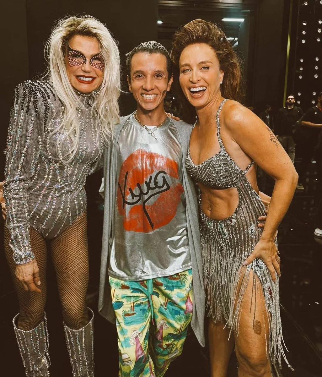 bchartsnet's tweet photo. Xuxa como Lady Gaga no Super Bowl e Angélica como Miley Cyrus em Flowers no Grammy para a Batalha do Lip Sync do #Domingão https://t.co/GY9PFogq39