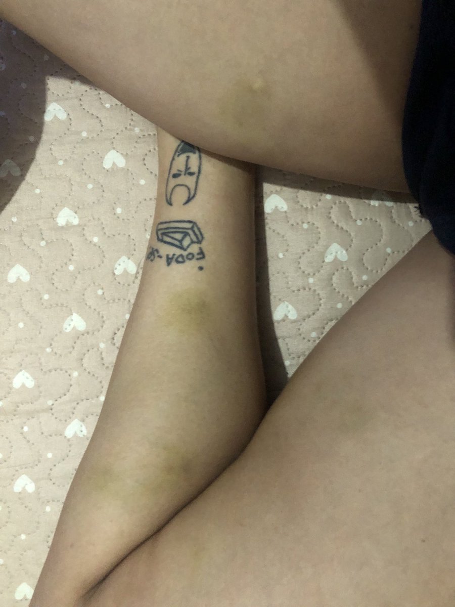 almadivinha's tweet photo. o Erick deitou na minha coxa e ficou tipo “nossa tua pele eh tão lisinha e macia” 
sou um docinho de leite 🤧🤧 https://t.co/Bx6mQlB1d8