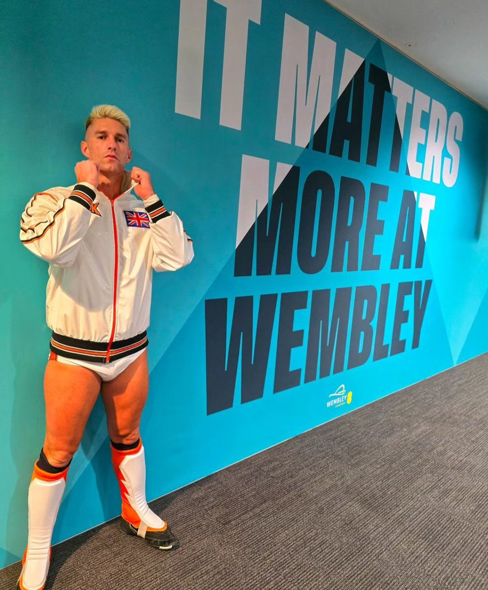 CiaranRH93's tweet photo. The way I was the only one in my section to go crazy as soon as the first note of Zack's music hit! 

7 days ago he won the G1 and today he got to compete in Wembley🥹🇬🇧 https://t.co/F2r2HBBqtE